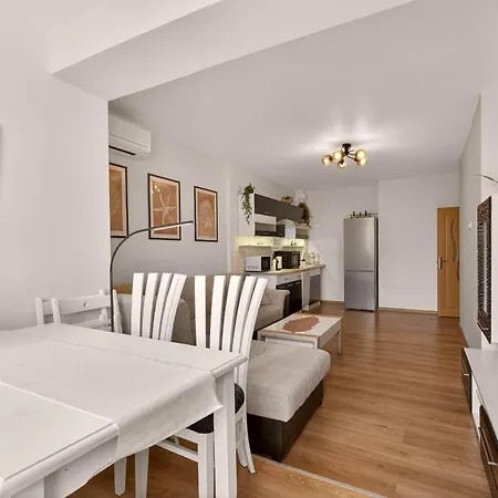 Lazy Days - 1br In Center Warna